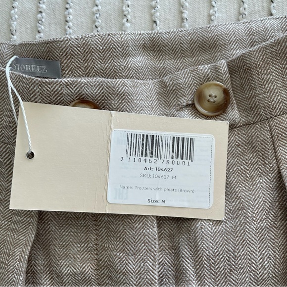Pleated Trousers, size Medium - Picture 6 of 6